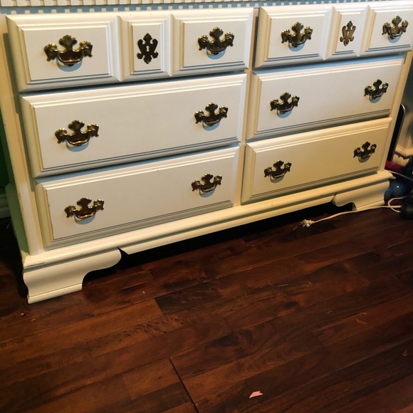 Dresser - Picture 3 of 3